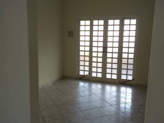 Casa para Venda em Jacareí - 3