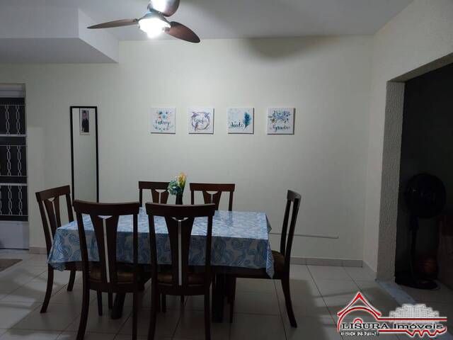 Casa em condomínio para Venda em Jacareí - 2