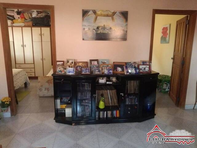 Casa para Venda em São José dos Campos - 4