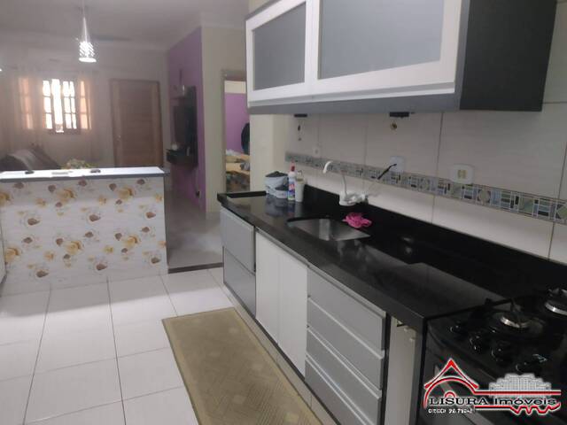 Casa para Venda em Jacareí - 3
