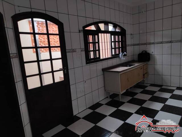 Casa para Venda em Jacareí - 3