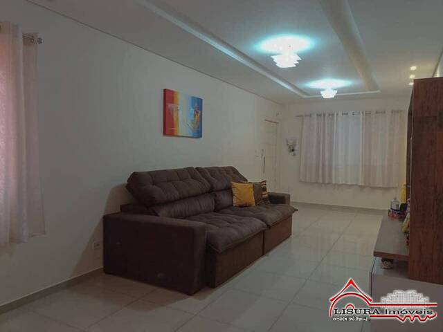 Casa para Venda em Jacareí - 3