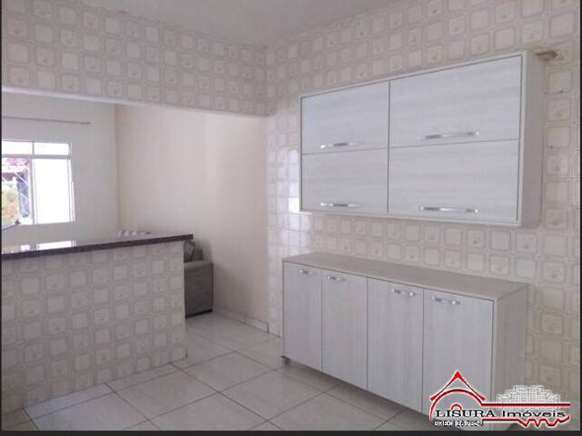 Casa para Venda em Jacareí - 3