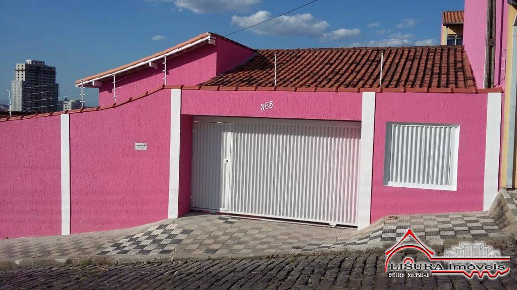CASA NO CENTRO DE JACAREÍ SP