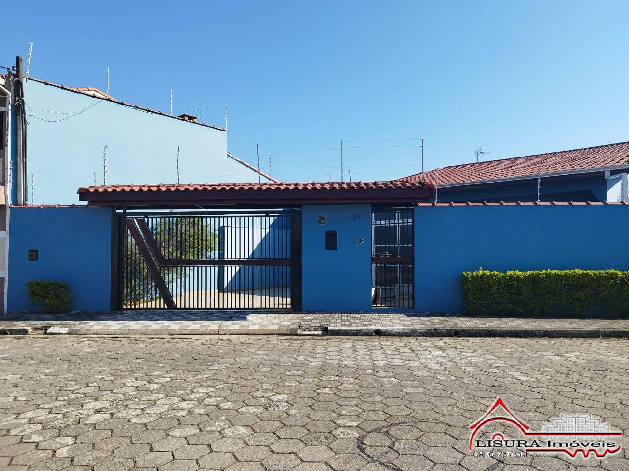 LINDA CASA NO JD SANTA MARIA JACAREÍ SP COM 419,17 M²
