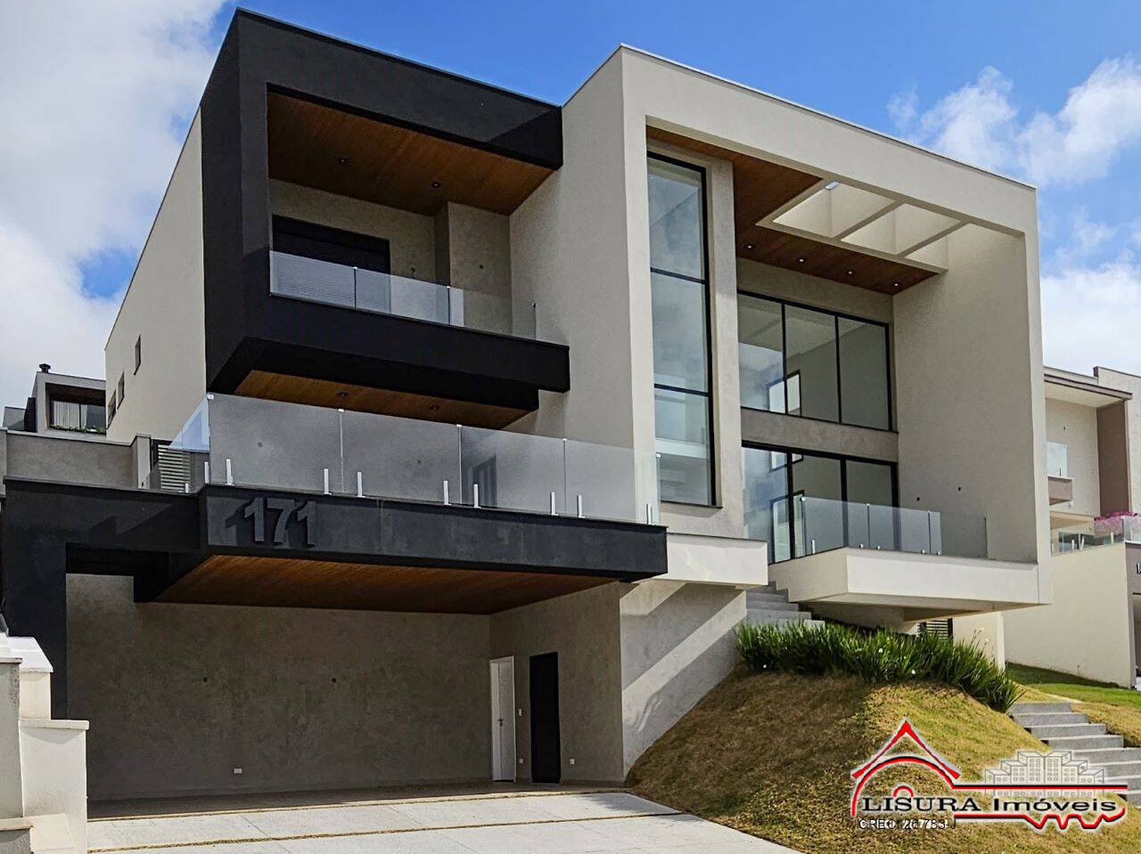 LINDA CASA NO CONDOMINIO RESERVA DE PARATEHY SÃO JOSE C. SP