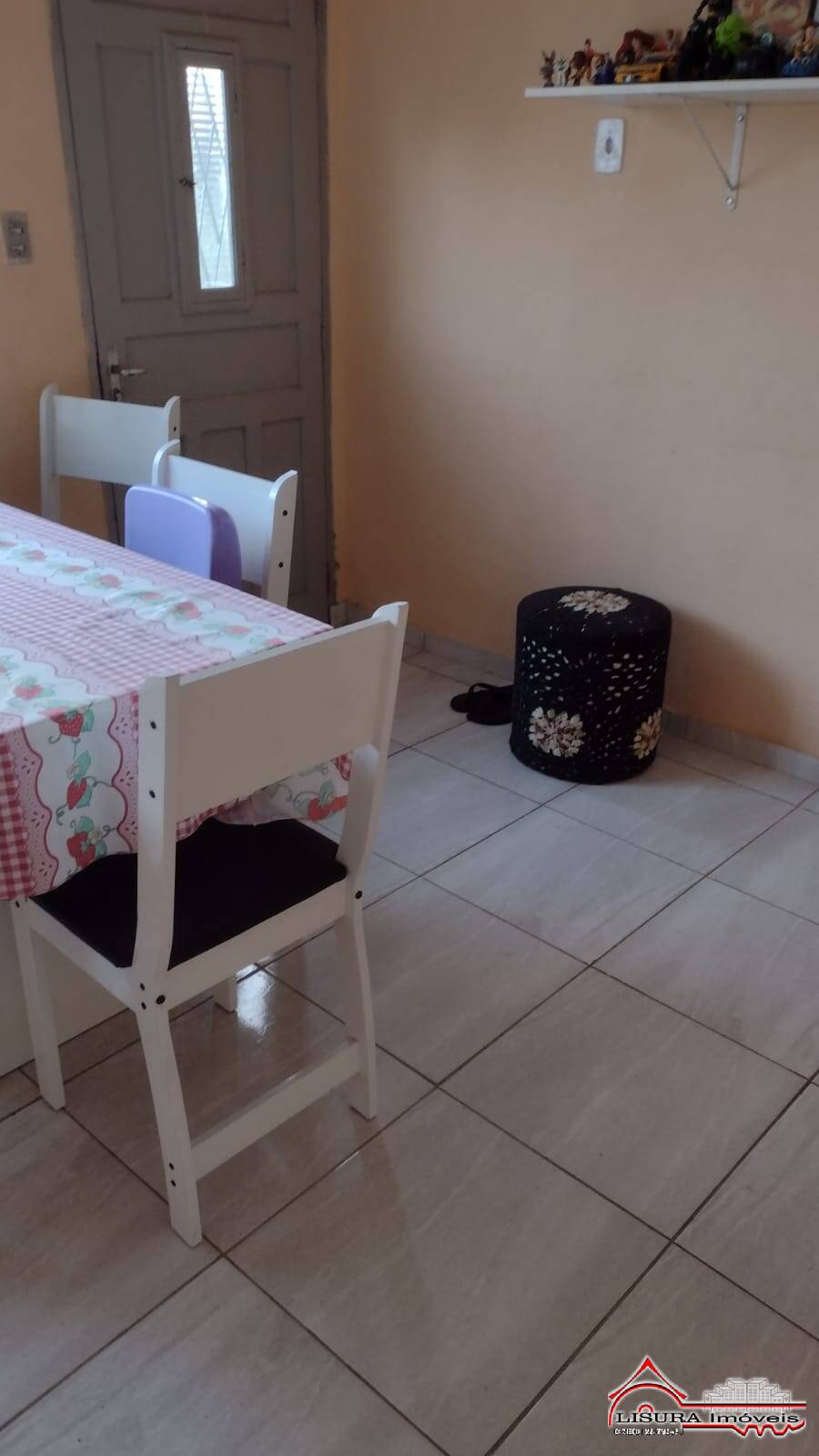 (A) CASA NO CENTRO DE JACAREÍ SP PARA VENDA