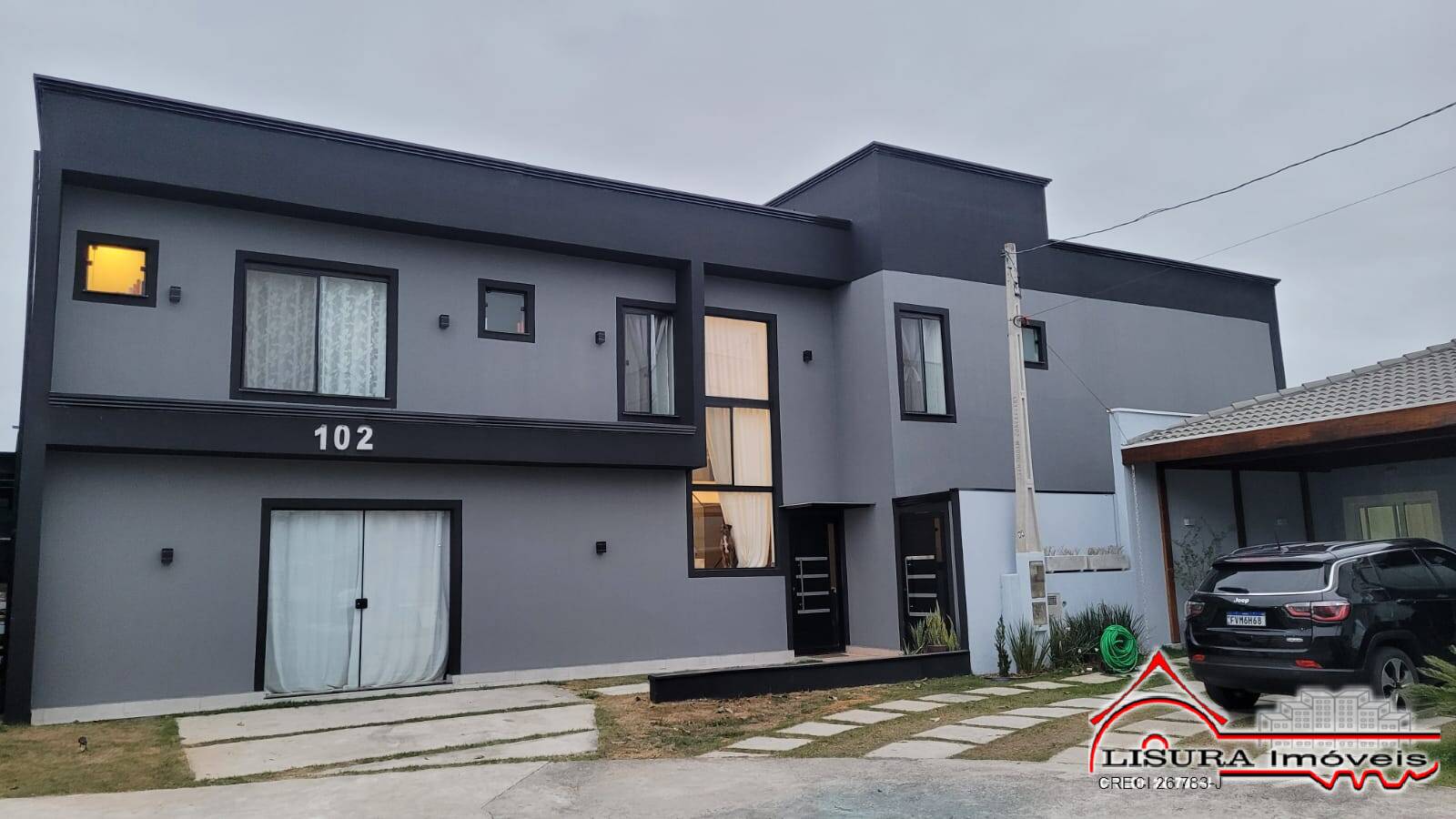 CASA EM CONDOMINIO ALTO PADRÃO JACAREÍ SP MANACAS