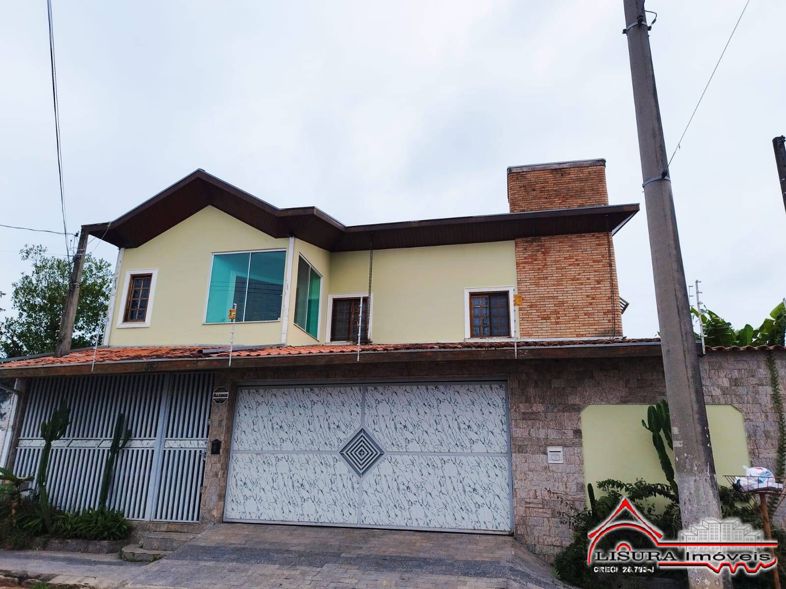 Casa à venda com 3 quartos, 240m² - Foto 1
