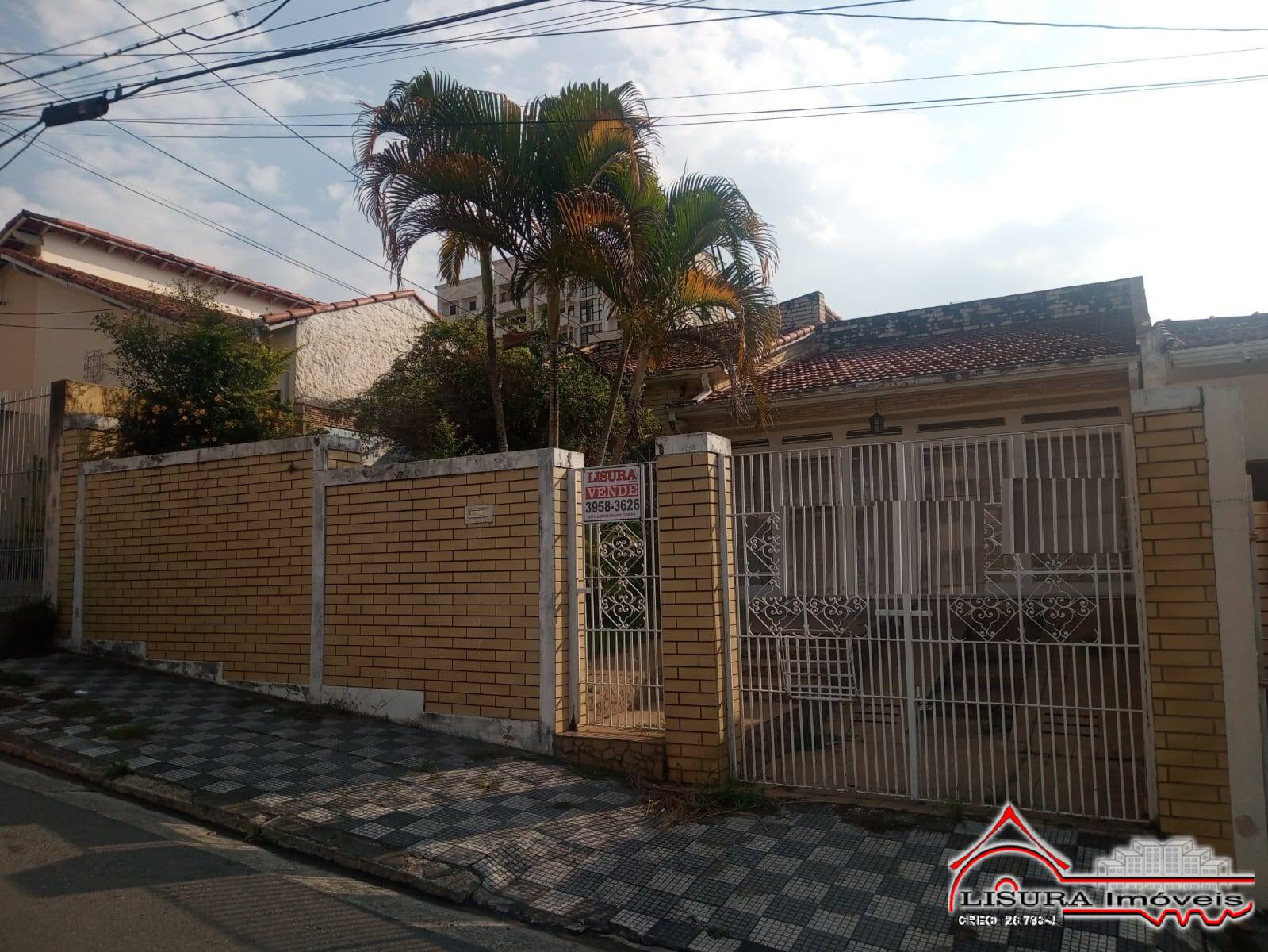CASA NO CENTRO DE JACAREÍ SP TERRENO DE 300M²