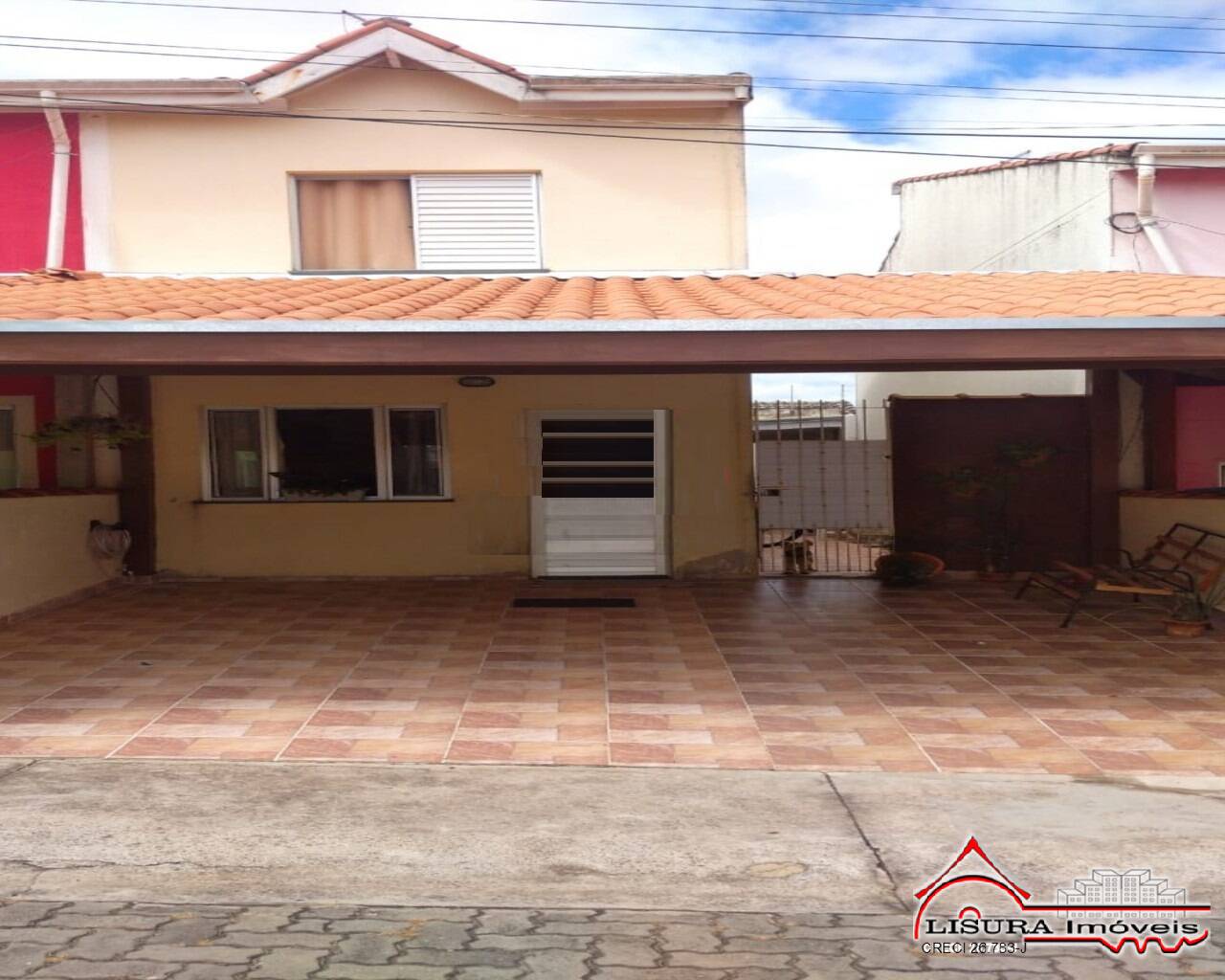 LINDA Casa em condomínio fechado - JACAREÍ - SP COM CORREDO LATERAL