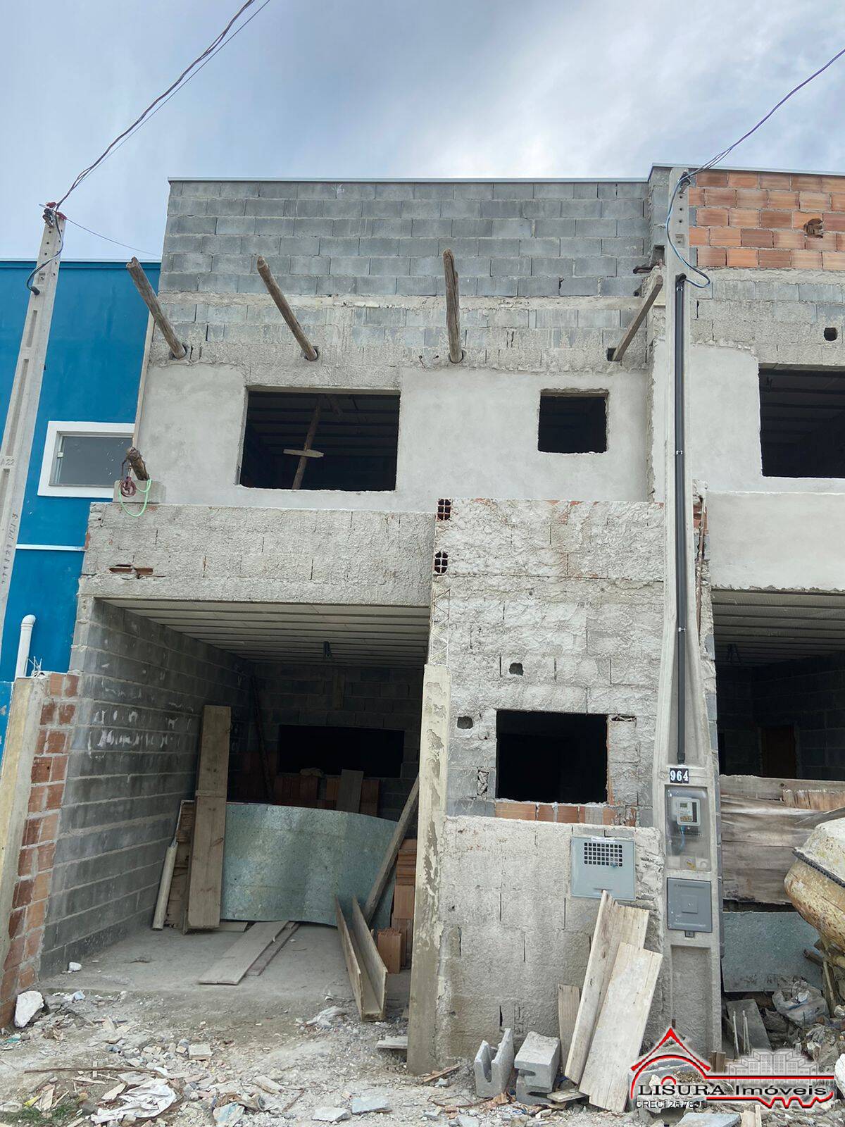 CASA NOVA JD NOVA JACAREÍ SP EM FASE DE ACABAMENTO