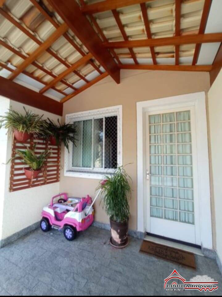 LINDA CASA CONDOMÍNIO CASA BELLA JACAREÍ SP