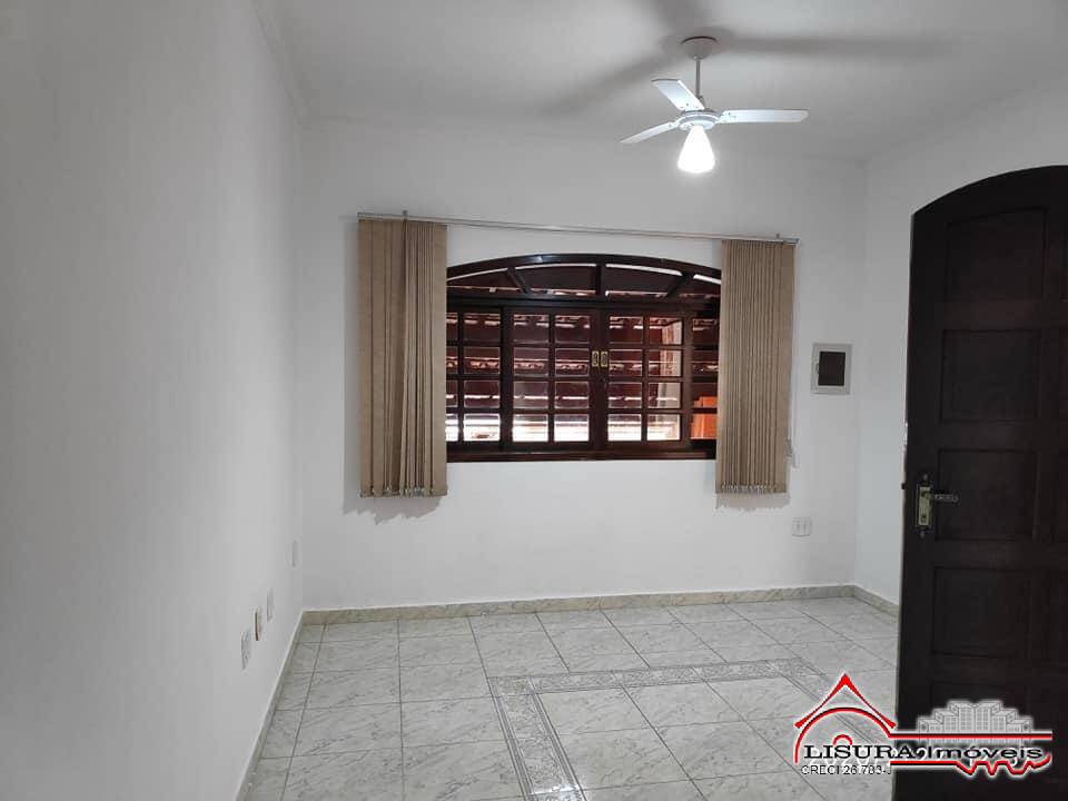 CASA NO JD DINDINHA JACAREI SP