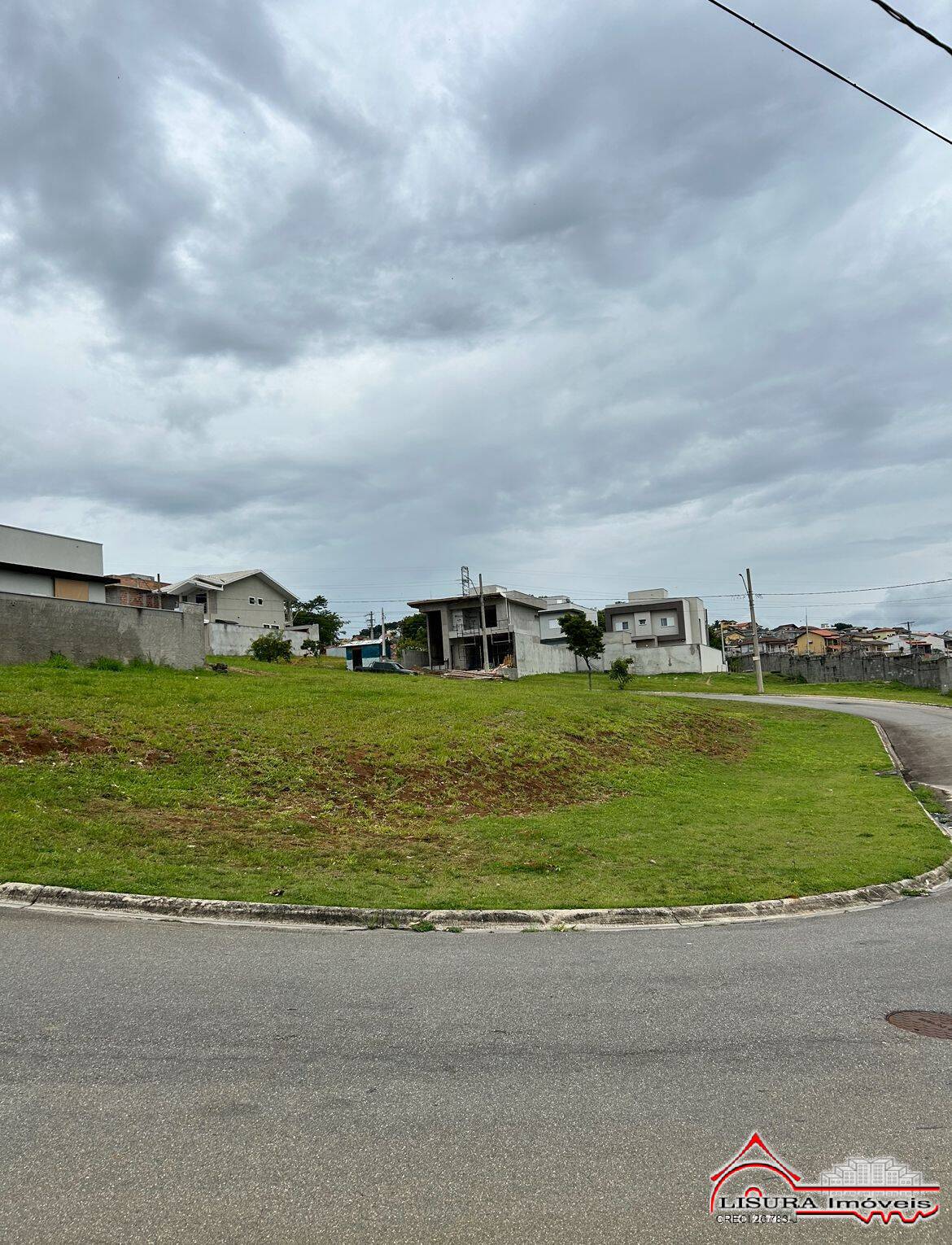 TERRENO CONDOMÍNIO FOGAÇA JACAREÍ SP 332 m² (VL)