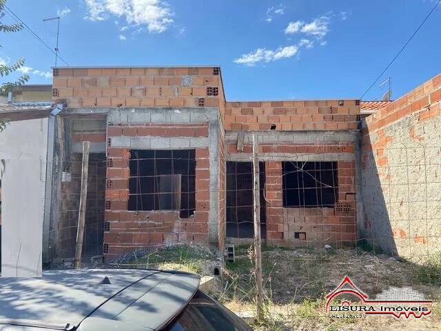 OPORTUNIDADE! CASA FALTANDO ACABAMENTO ACEITA APARTAMENTO NA TROCA JACAREI