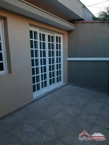 Casa à venda com 2 quartos, 152m² - Foto 2