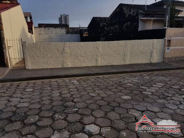 Terreno plano no coração da cidade jardim Jacareí SP 250m²