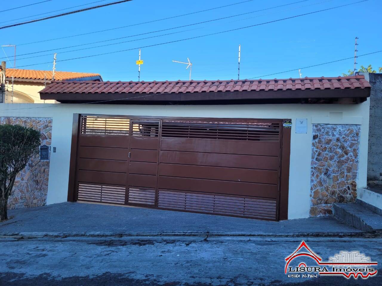 LINDA CASA TERREA NO JD TERRAS DE SÃO JOÃO JACAREI SP