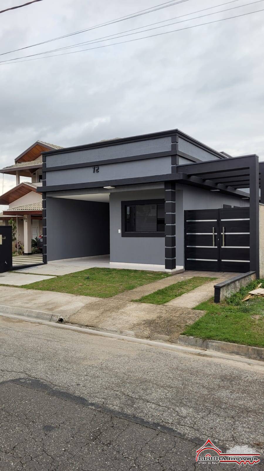 LINDA CASA TERREA NO CONDOMINIO BOSQUE DOS MANACAS EM JACAREI - SP