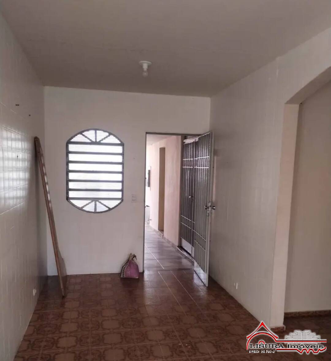 (WM) CASA A VENDA NO CENTRO DE JACAREI SP ACEITA PERMUTA DE MENOR VALOR