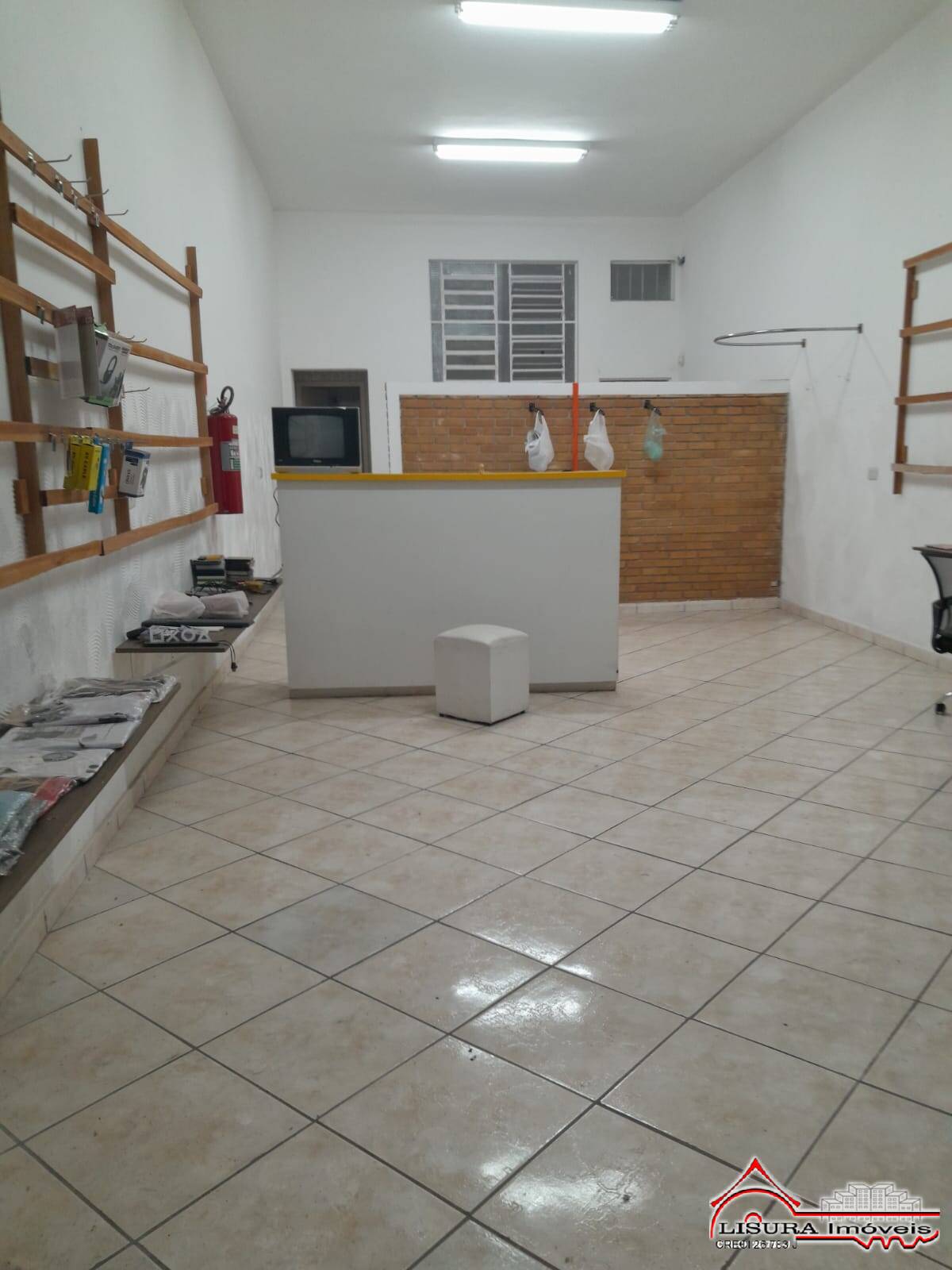 (TI) SALA COMERCIAL NO CENTRO DE JACAREÍ SP PARA LOCAÇÃO TERREA