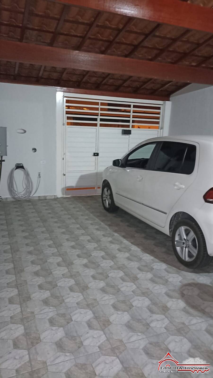 (A) CASA NO CIDADE SALVADOR JACAREI SP