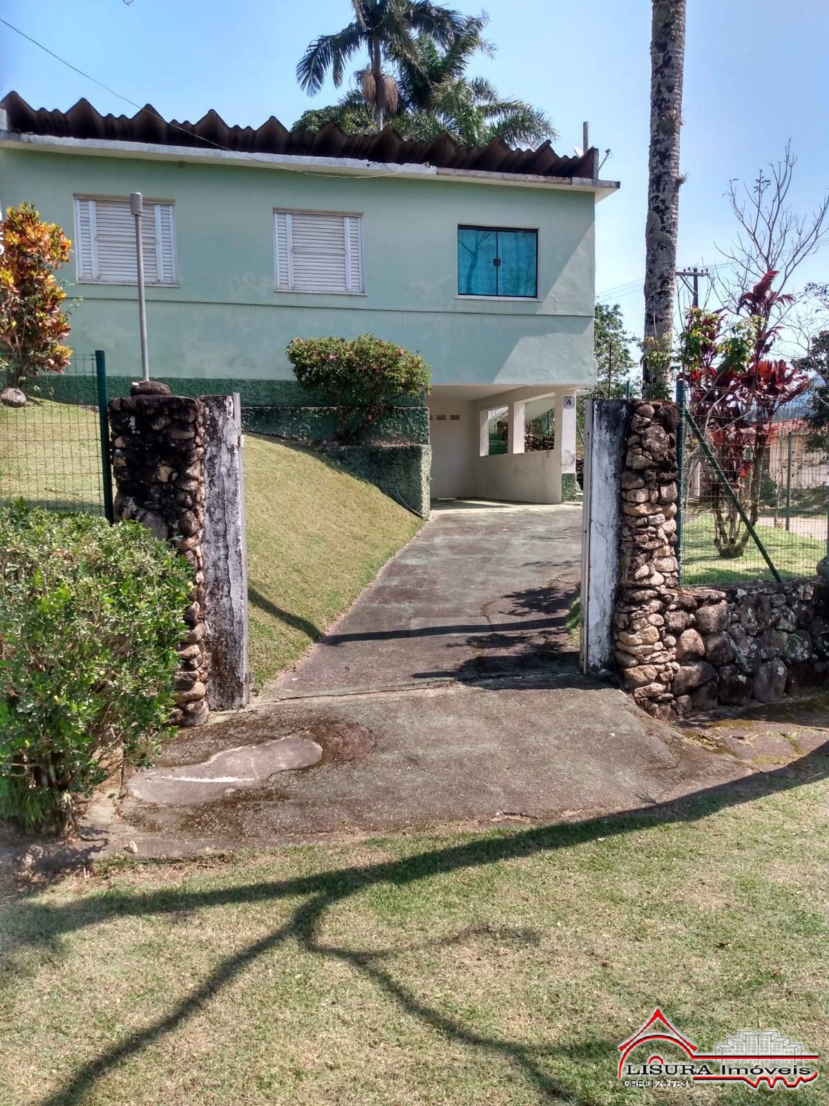 (CM) SOBRADO EM CARAGUATATUBA SP ESTUDA PERMUTA - 400M DA PRAIA
