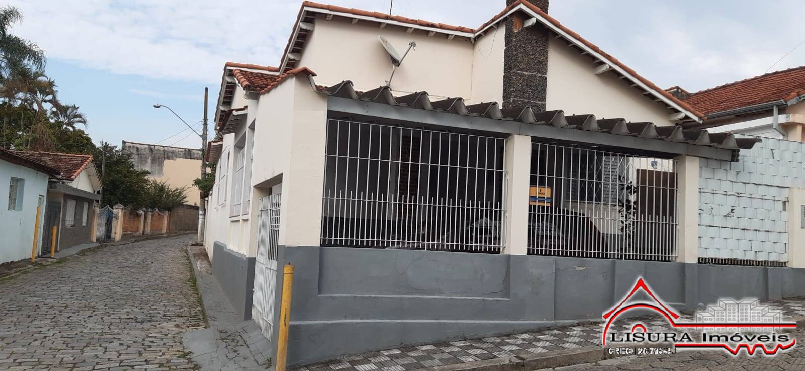 (A, WM) CASA NO CENTRO JACAREI SP EDICULA NOS FUNDOS