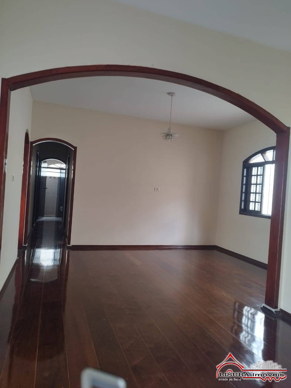 (I) CASA COM 3 DORMITÓRIOS P/ LOCAÇÃO NO JD SANTA MARIA JACAREÍ