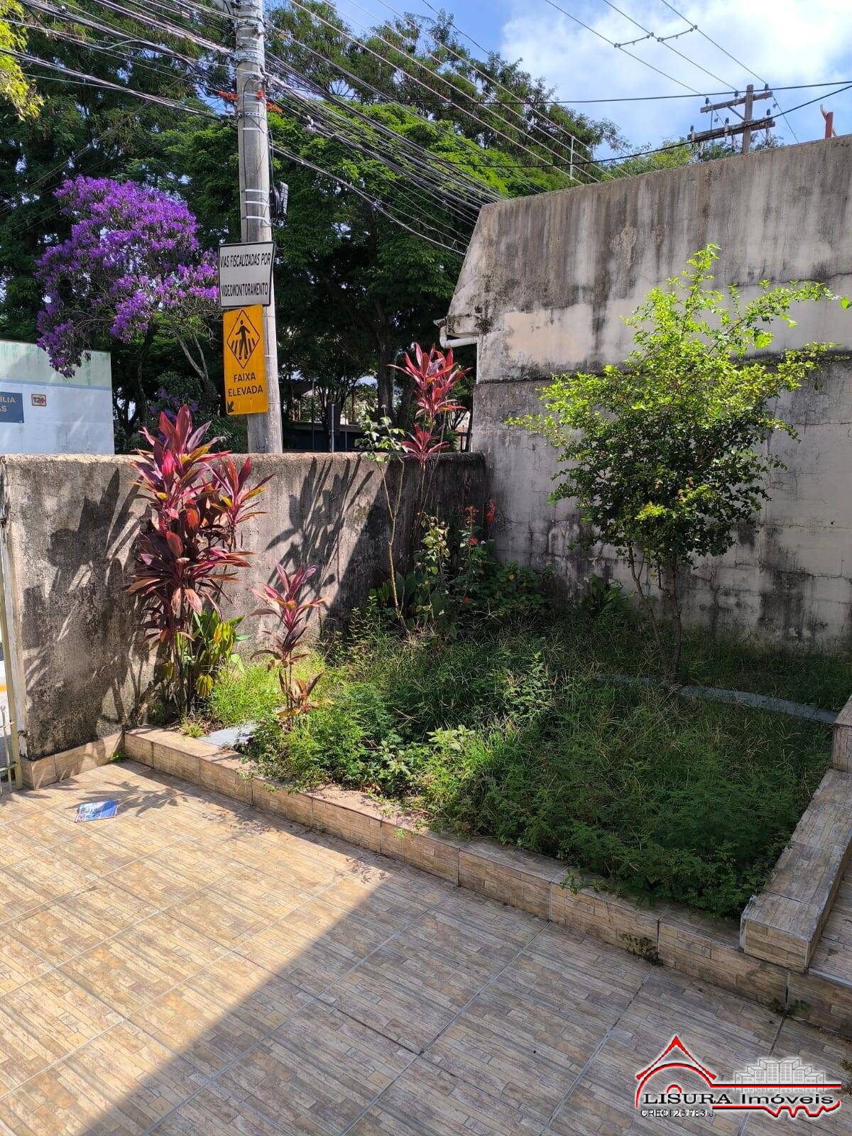 Casa à venda com 3 quartos, 108m² - Foto 1