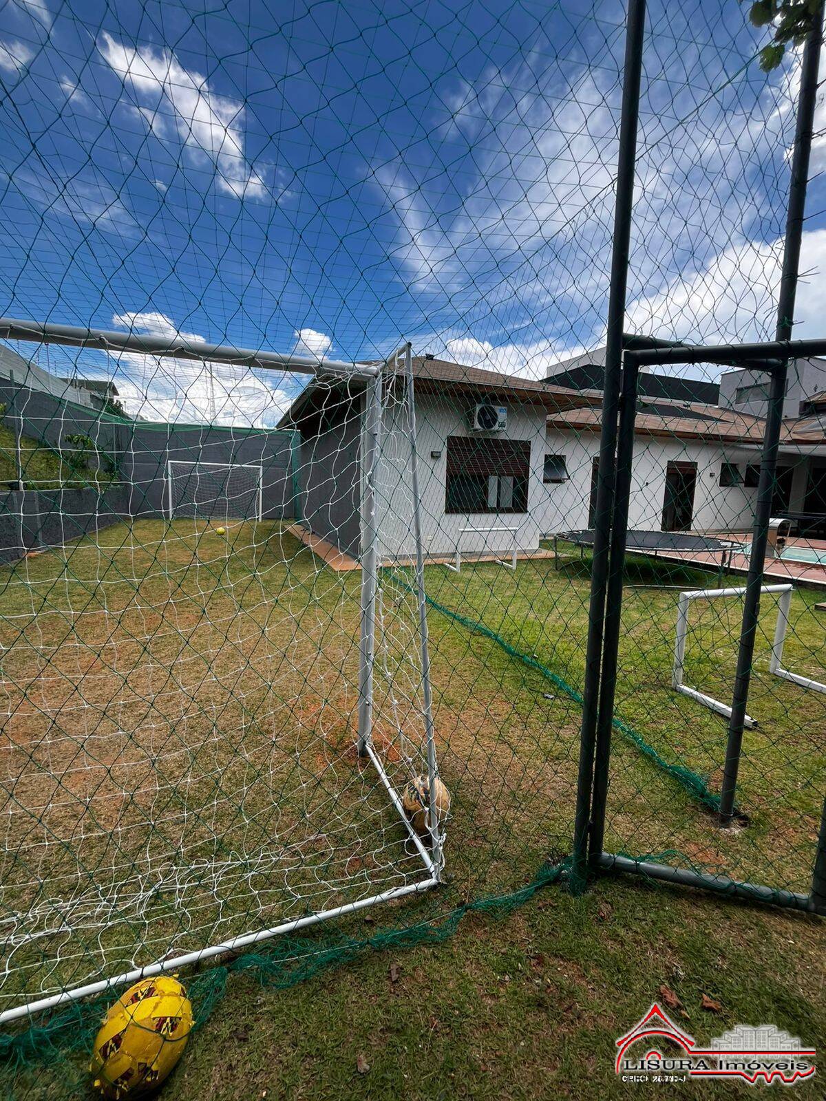 Casa de Condomínio para alugar com 3 quartos, 300m² - Foto 12