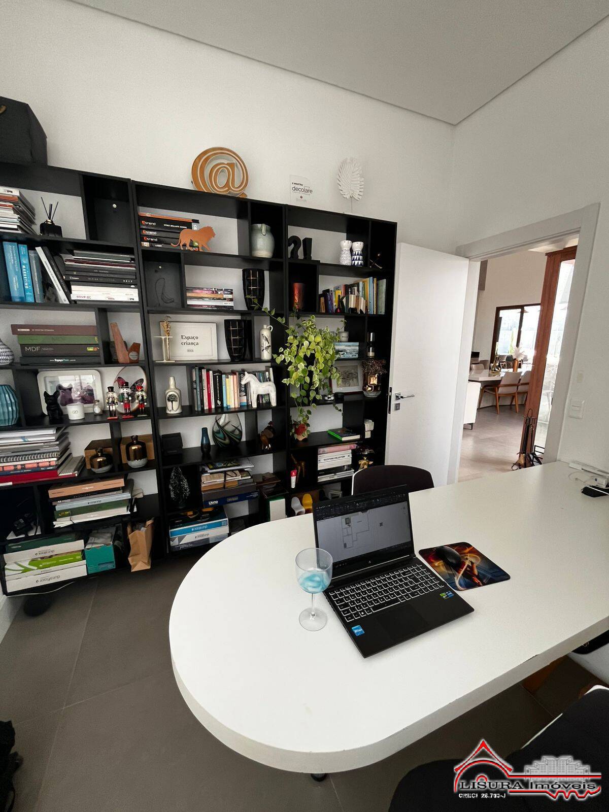 Casa de Condomínio para alugar com 3 quartos, 300m² - Foto 4