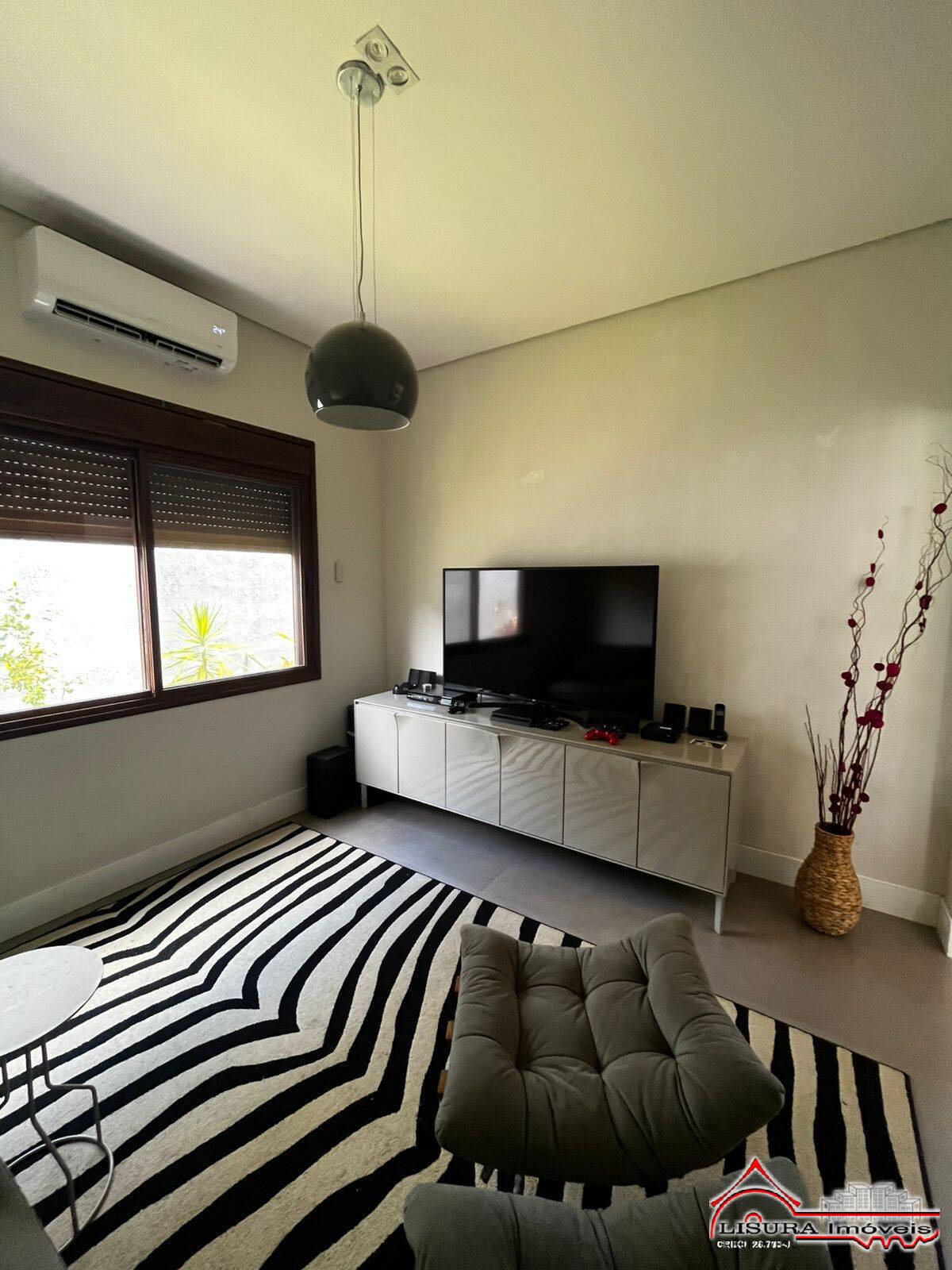 Casa de Condomínio para alugar com 3 quartos, 300m² - Foto 5