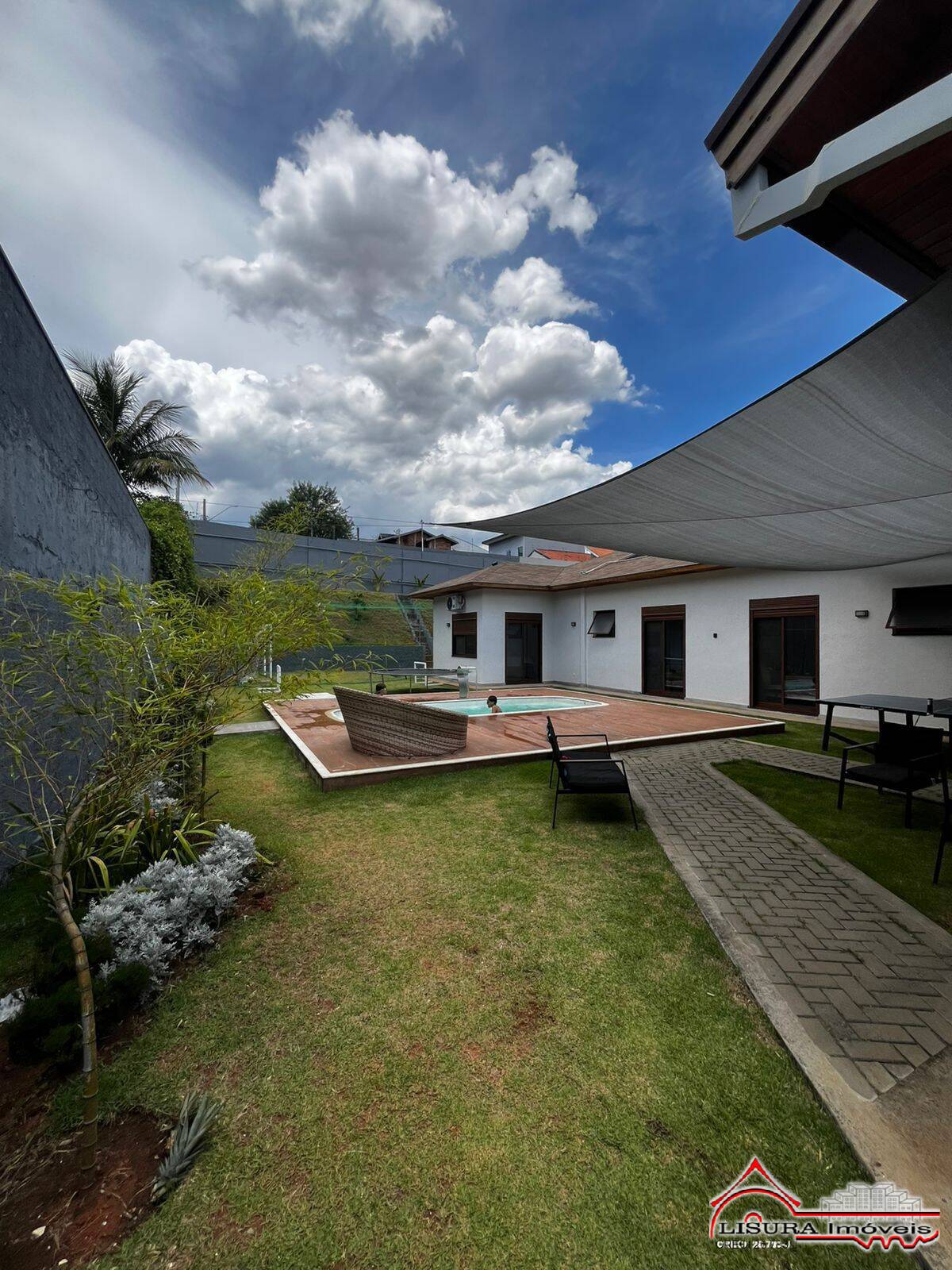 Casa de Condomínio para alugar com 3 quartos, 300m² - Foto 13
