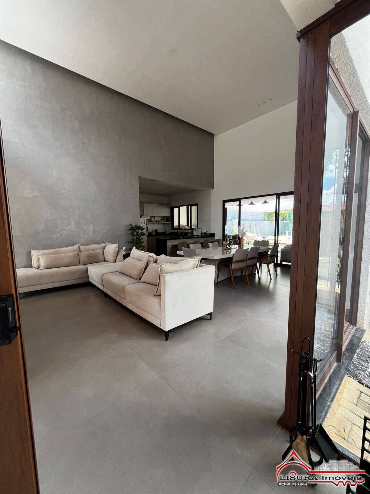 Casa de Condomínio para alugar com 3 quartos, 300m² - Foto 1