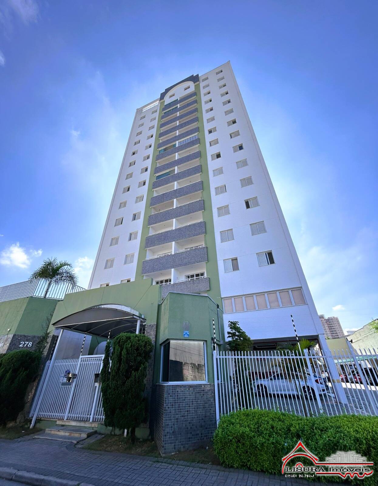 LINDO APARTAMENTO NO CENTRO DE JACAREÍ SP