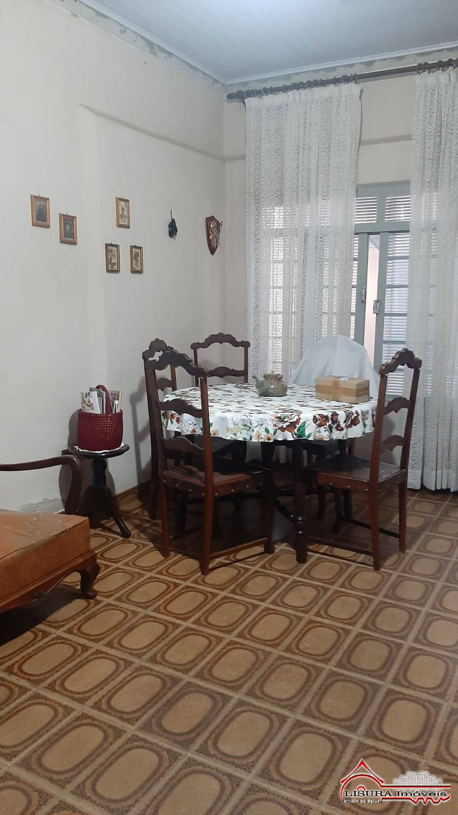 (WM) CASA NO CENTRO DE JACAREI SP TERRENO GRANDE