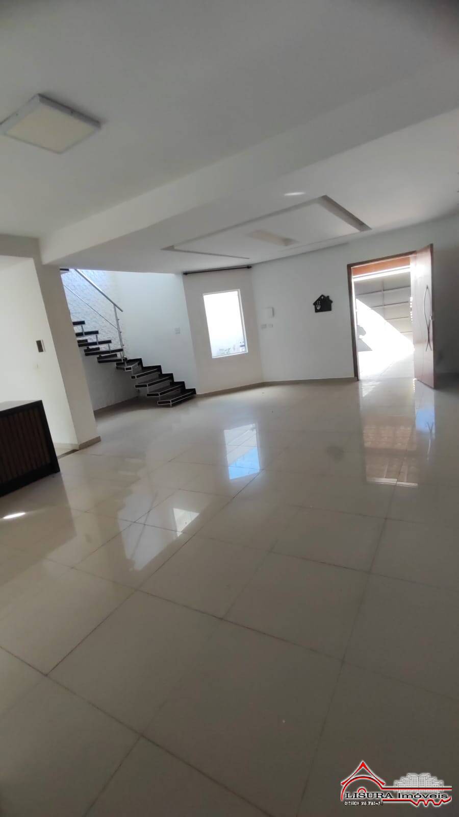 Casa para alugar com 4 quartos, 160m² - Foto 2