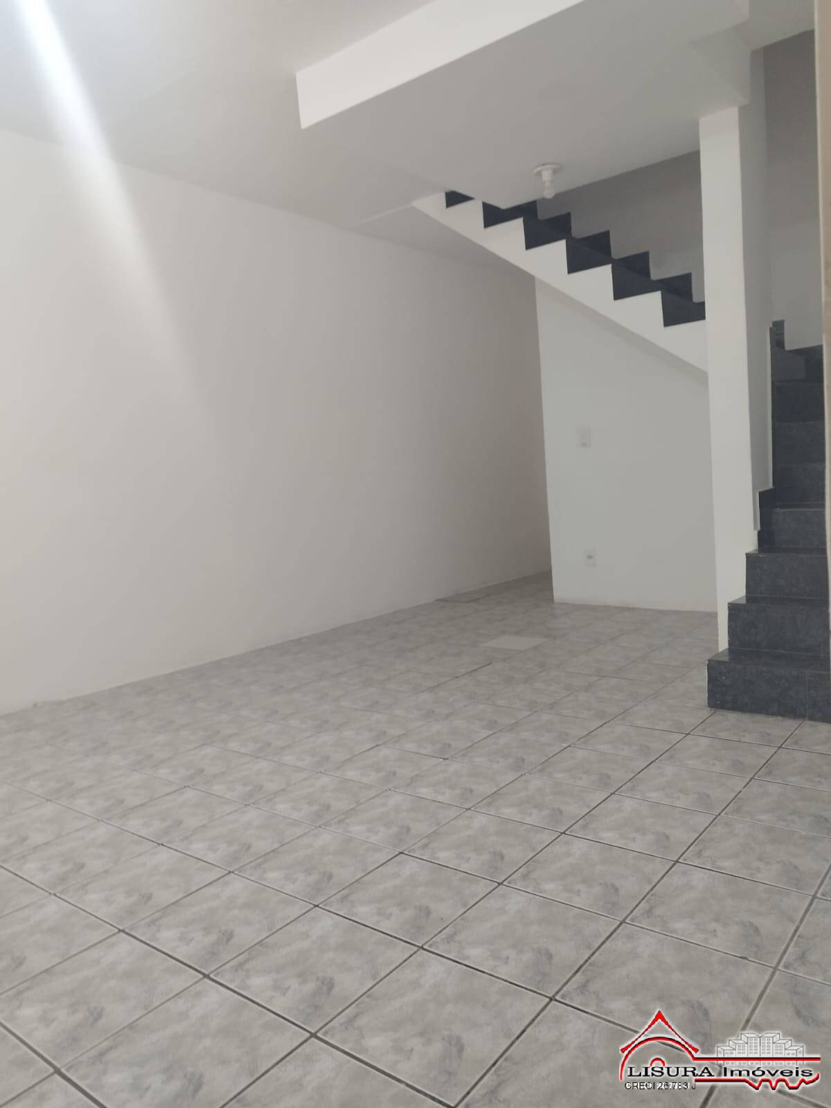 (I) CASA EM CONDOMÍNIO NO PQ CALIFÓRNIA JACAREÍ SP PARA VENDA