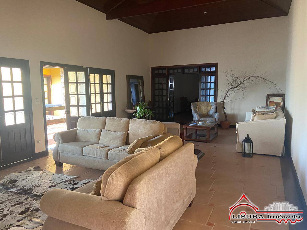 Casa à venda com 3 quartos, 600m² - Foto 2