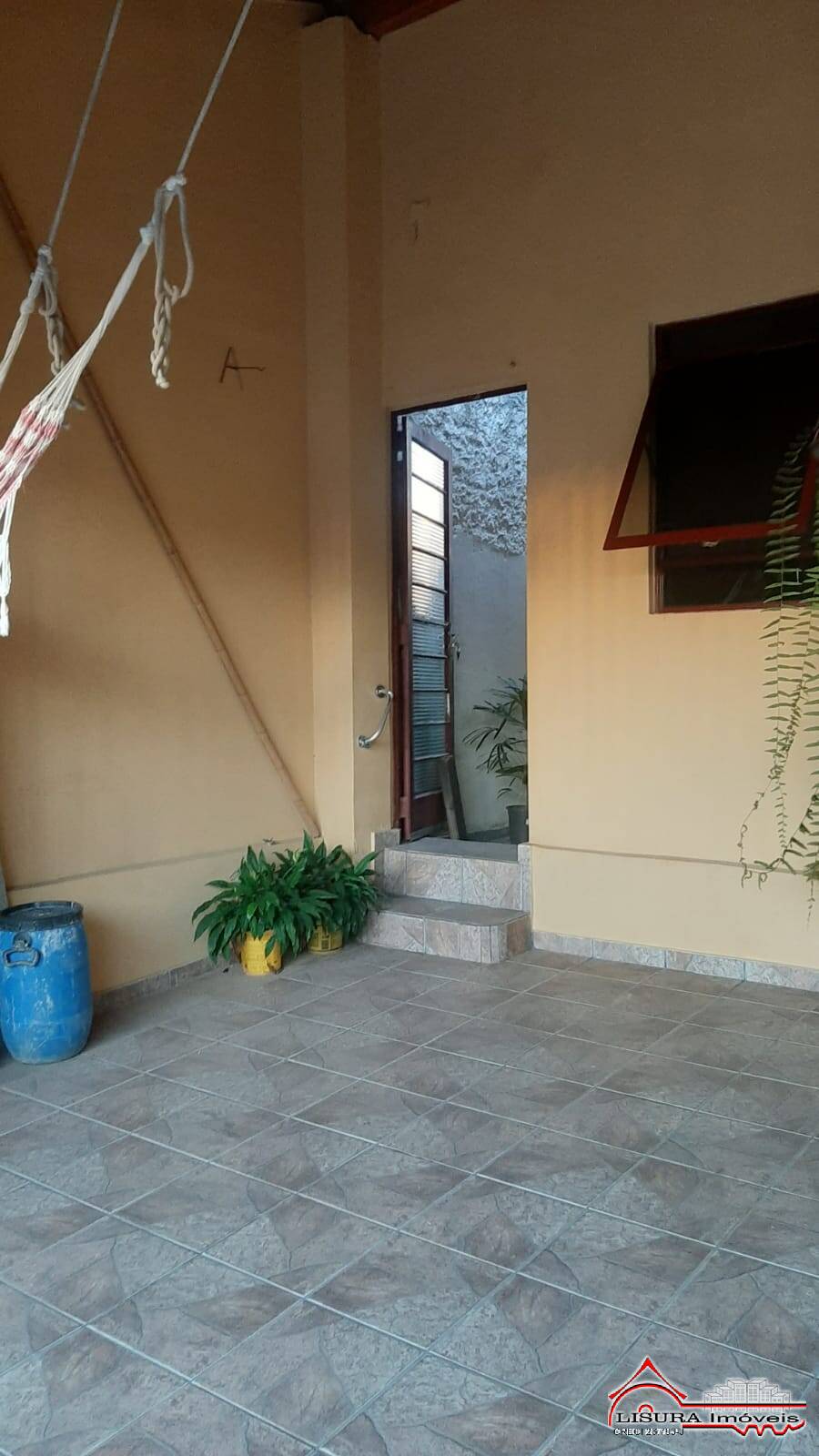 (WM) CASA NA REGIÃO CENTRAL DE JACAREI SP PROXIMO AO HOSPITAL TROCA SJC