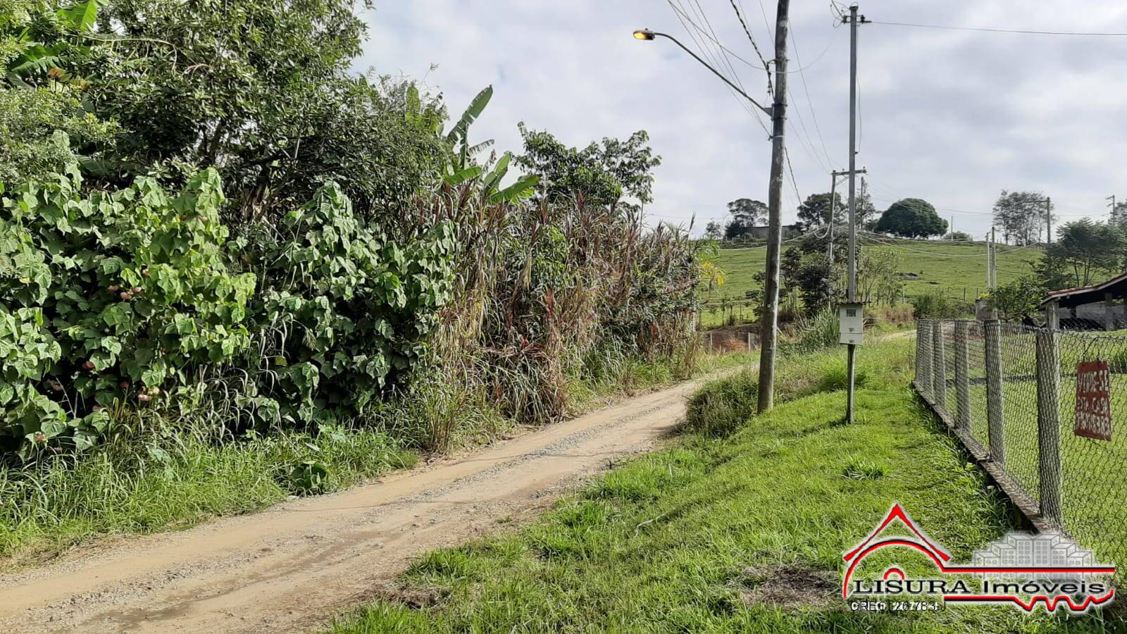 Terreno à venda com 1 quarto, 600m² - Foto 2