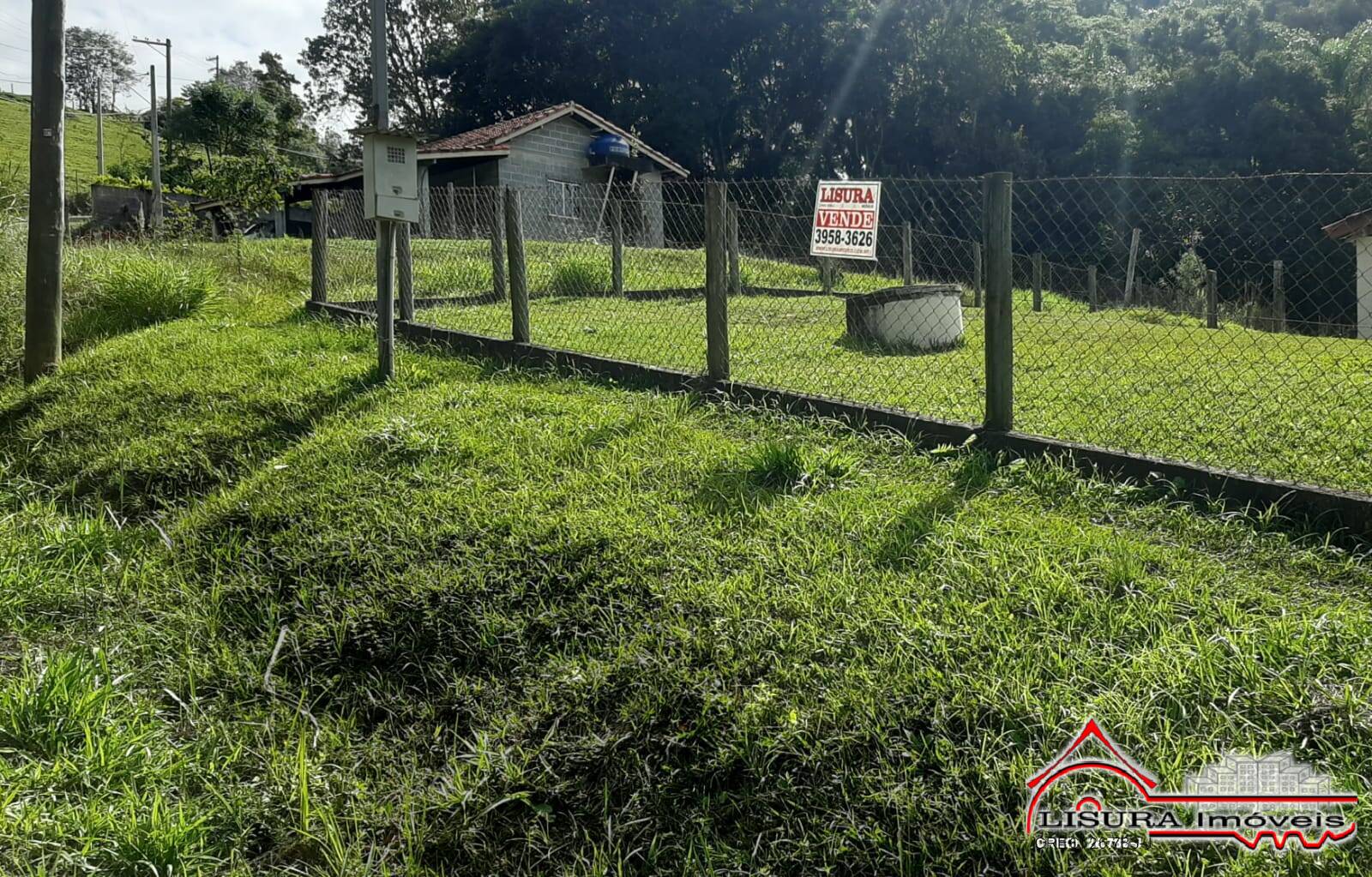 Terreno à venda com 1 quarto, 600m² - Foto 1