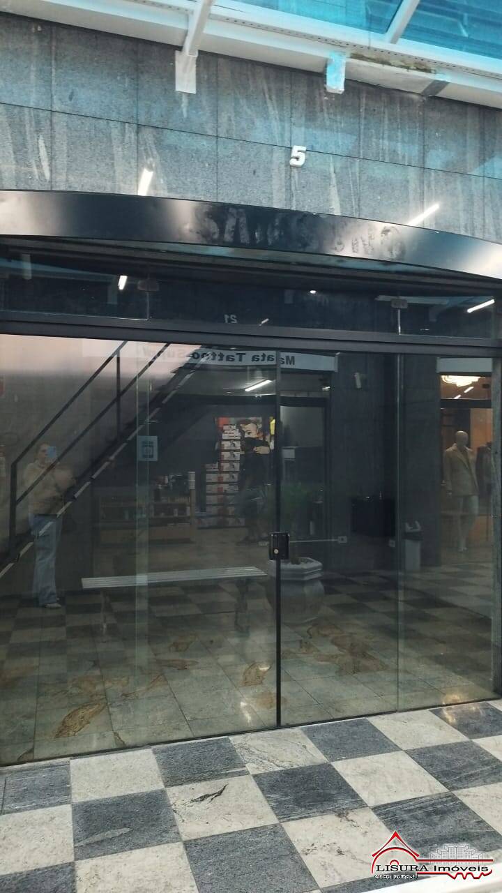 Linda sala comercial no centro de jacarei com água inclusa