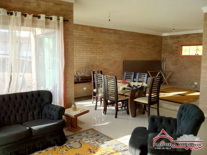 LINDA CASA NO CONDOMINIO VALE DOS LAGOS JACAREÍ SP