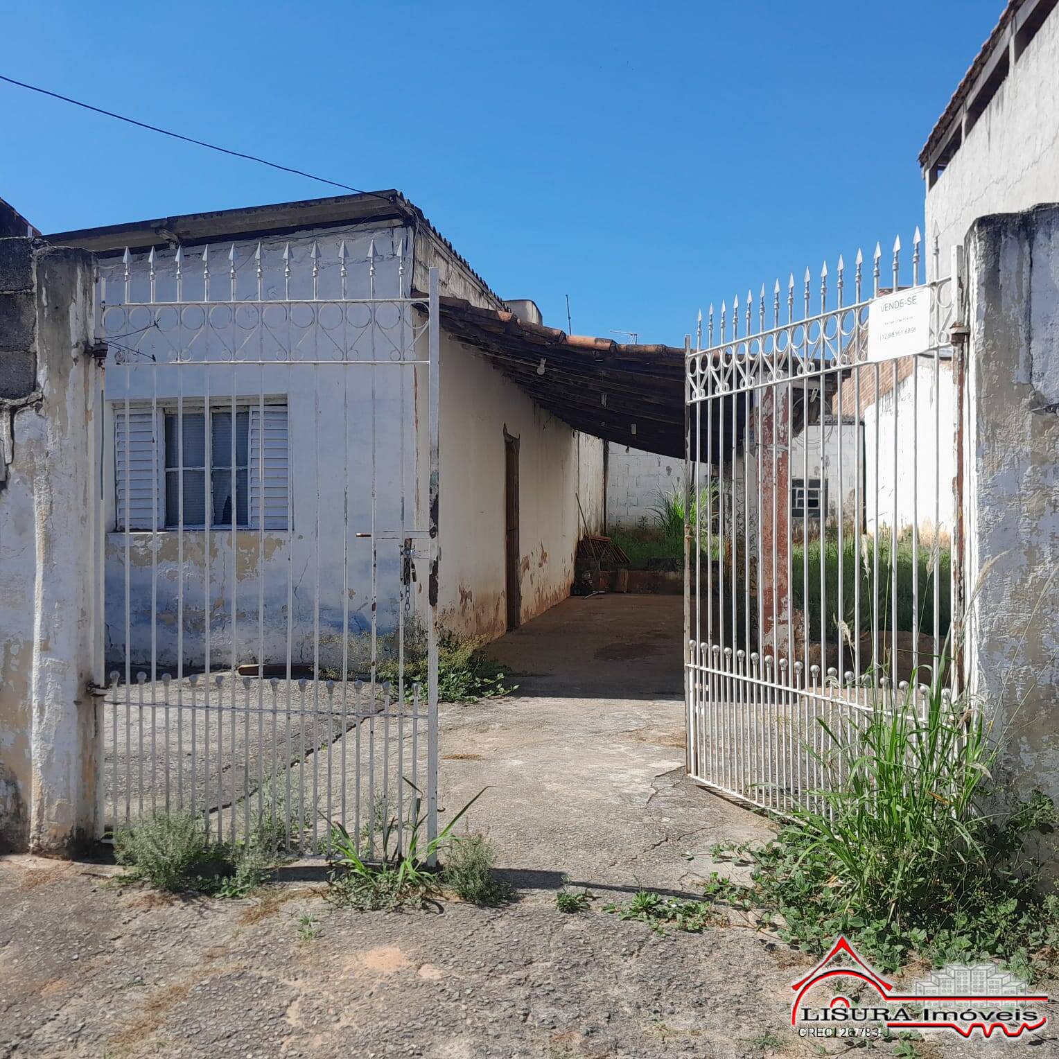 TERRENO COM CASA VELHA, ÓTIMO PARA INVESTIDOR JACAREÍ SP