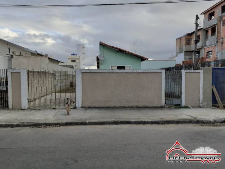 CASA NO CID SALVADOR JACAREÍ SP TERRENO 300m²