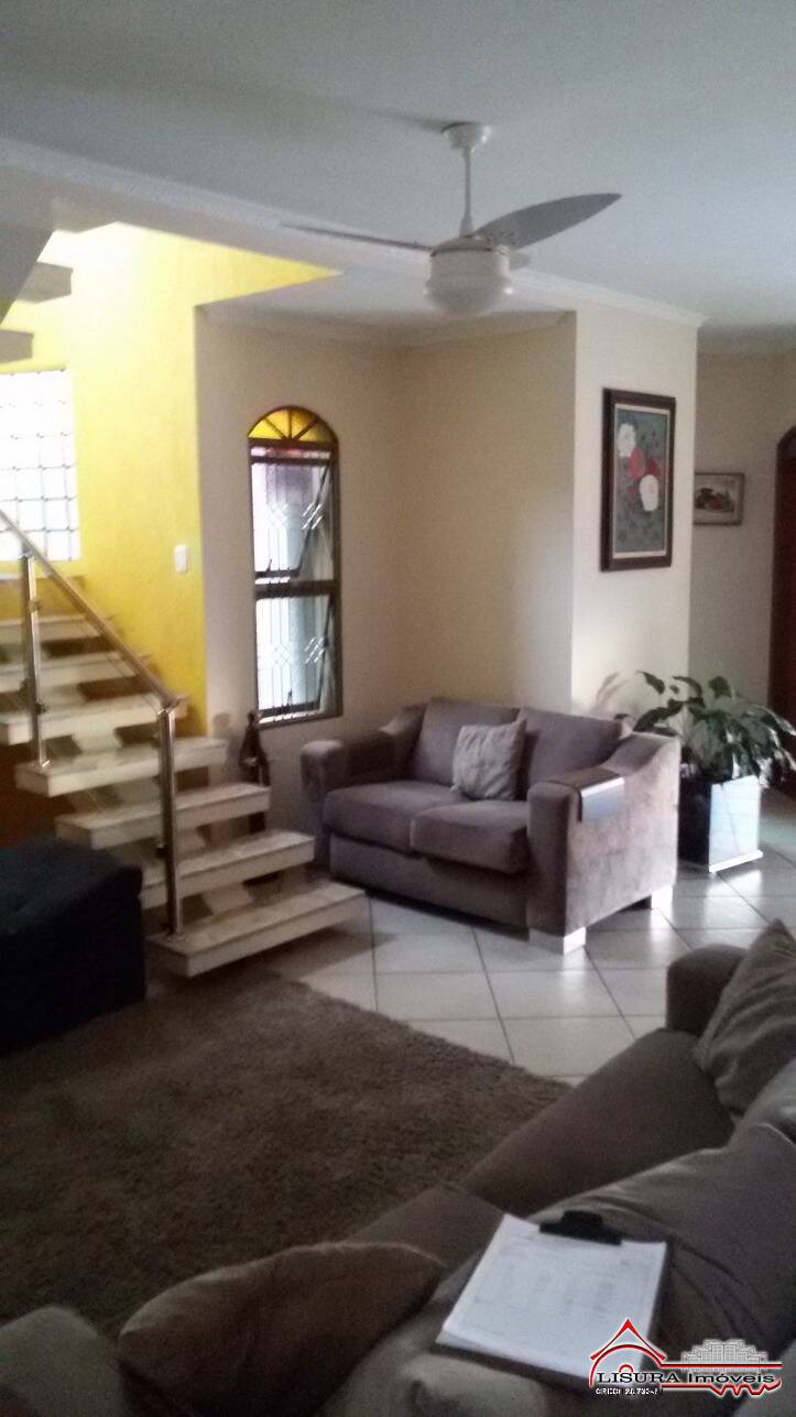 Linda casa No Altos de Santana jacarei sp