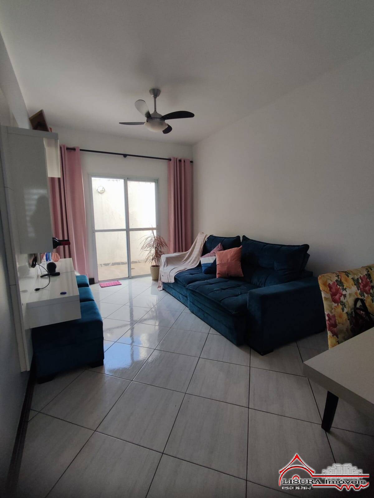 (CM) CASA DE CONDOMÍNIO NO JD DINDINHA JACAREÍ SP VENDA